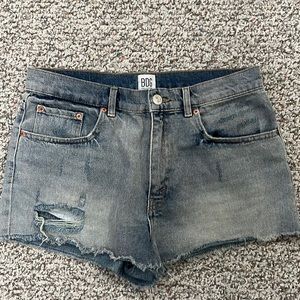 BDG Mid rise essential short